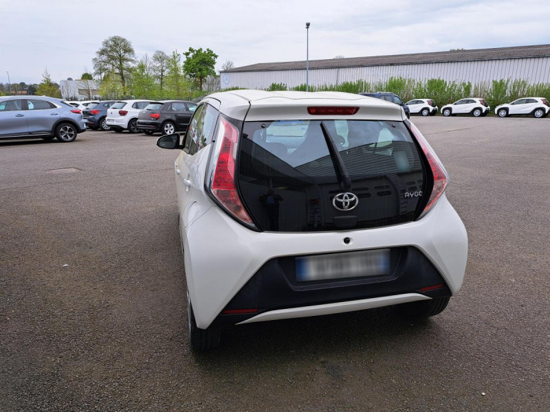 Photo 3 de l'offre de Toyota Aygo (2) 1.0 VVT-i x-play à 7790€ chez Carlyss automobiles Vitré
