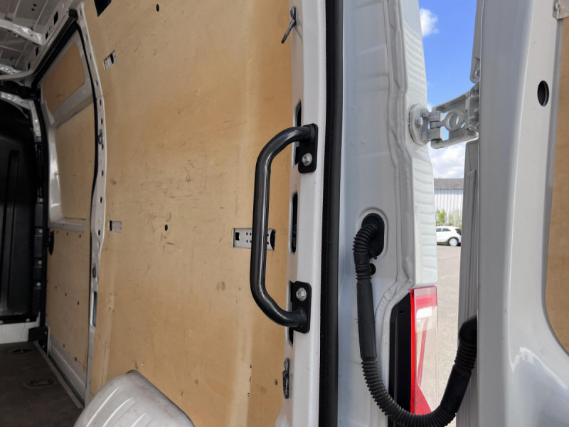 Photo 6 de l'offre de Renault Master (3) 19575 euros HT FG Tr CF F3300 L2H2 Blue dCi 150 à 23490€ chez Carlyss automobiles Vitré
