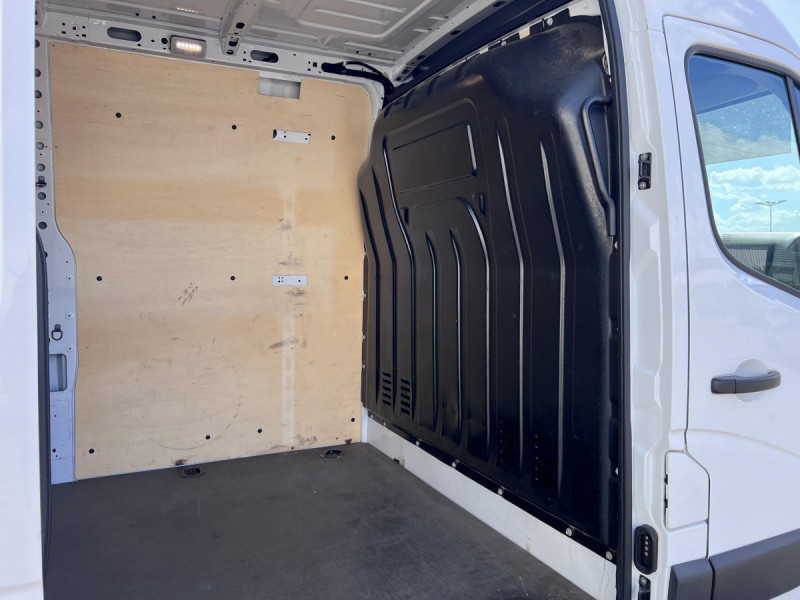 Photo 8 de l'offre de Renault Master (3) 19575 euros HT FG Tr CF F3300 L2H2 Blue dCi 150 à 23490€ chez Carlyss automobiles Vitré