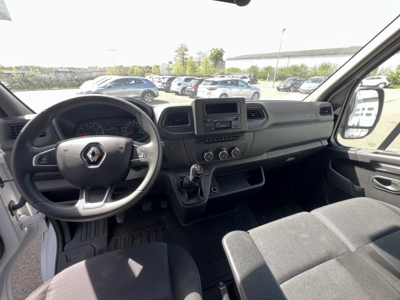 Photo 13 de l'offre de Renault Master (3) 19575 euros HT FG Tr CF F3300 L2H2 Blue dCi 150 à 23490€ chez Carlyss automobiles Vitré
