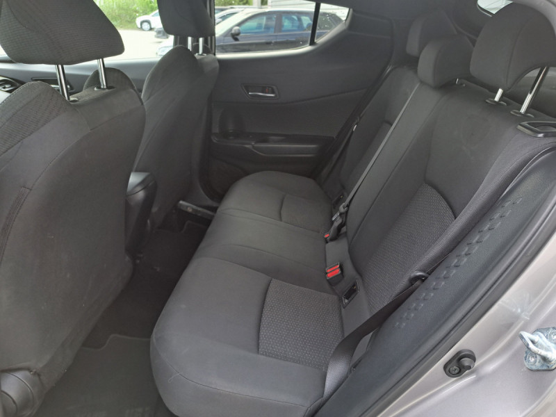 Photo 8 de l'offre de TOYOTA C-HR 1.8 HYBRIDE 122 GRAPHIC à 19990€ chez Carlyss automobiles Vitré
