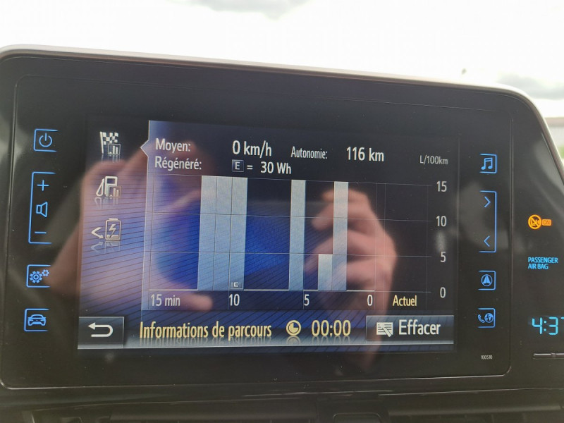 Photo 12 de l'offre de TOYOTA C-HR 1.8 HYBRIDE 122 GRAPHIC à 19990€ chez Carlyss automobiles Vitré