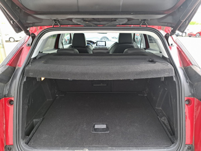 Photo 26 de l'offre de PEUGEOT 3008 (2) BlueHDi 130 S&S EAT8 Allure à 17790€ chez Carlyss automobiles Vitré
