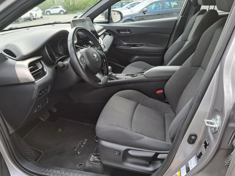 Photo 7 de l'offre de TOYOTA C-HR 1.8 HYBRIDE 122 GRAPHIC à 19990€ chez Carlyss automobiles Vitré