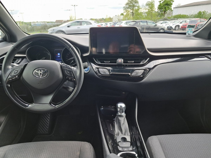 Photo 6 de l'offre de TOYOTA C-HR 1.8 HYBRIDE 122 GRAPHIC à 19990€ chez Carlyss automobiles Vitré