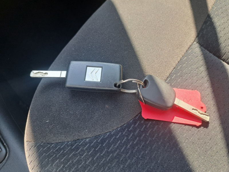 Photo 11 de l'offre de CITROEN C3 1.4i Airplay à 5990€ chez Carlyss automobiles Vitré