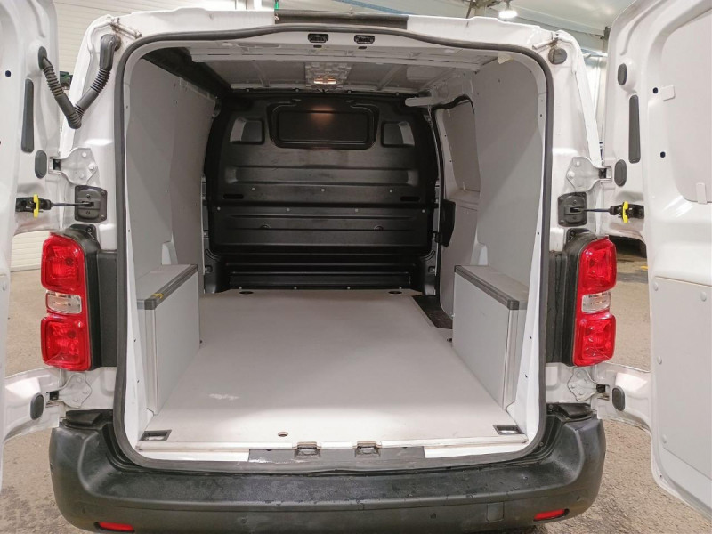 Photo 8 de l'offre de Citroën Jumpy (3) 21242 euros HT M BlueHDi 145 S&S EAT8 à 25490€ chez Carlyss automobiles Vitré