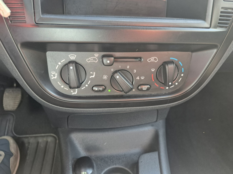 Photo 9 de l'offre de CITROEN C3 1.4i Airplay à 5990€ chez Carlyss automobiles Vitré