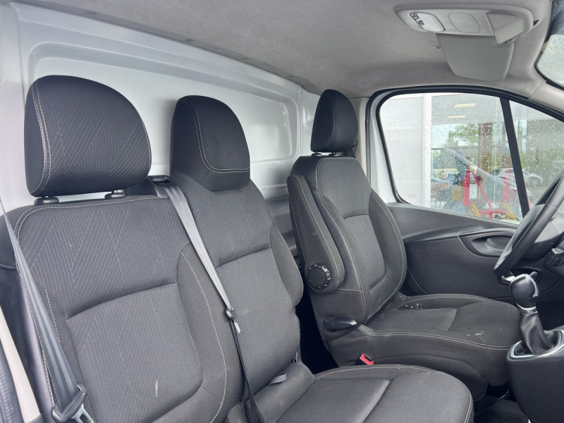 Photo 5 de l'offre de Renault Trafic (3) 19992 euros HT FG GCF L2H1 1200 Energy dCi 145 EDC à 23990€ chez Carlyss automobiles Vitré