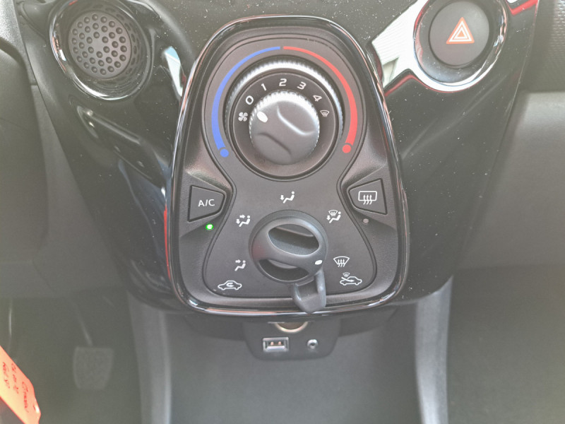 Photo 10 de l'offre de Citroën C1 (2) VTi 72 S&S BVM Feel à 8990€ chez Carlyss automobiles Vitré