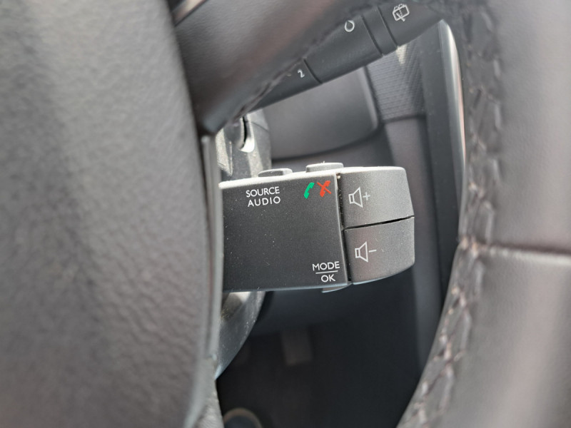 Photo 10 de l'offre de Renault Clio Estate (4) Zen TCe 90 - 18 à 10990€ chez Carlyss automobiles Vitré
