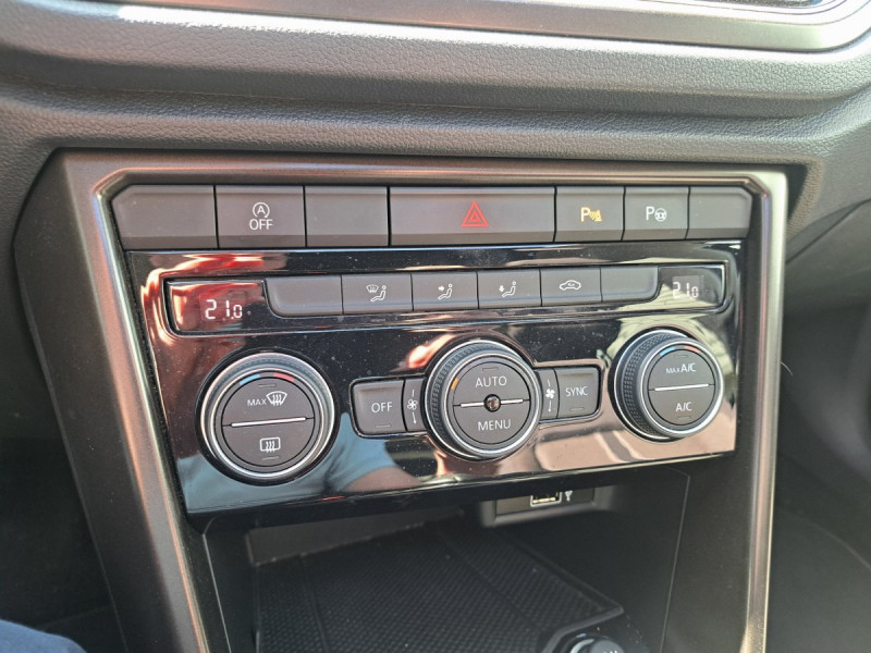 Photo 16 de l'offre de VOLKSWAGEN T-Roc 1.5 TSI 150 EVO FIRST EDITION à 20490€ chez Carlyss automobiles Vitré