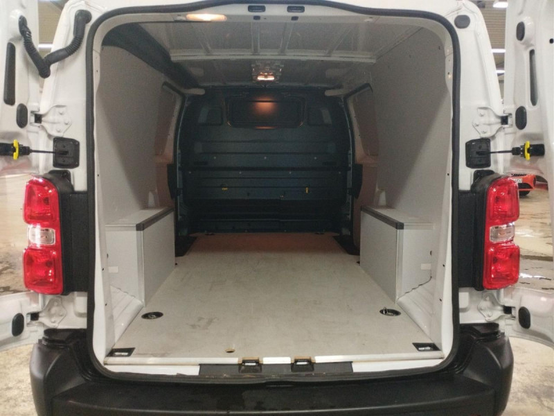 Photo 5 de l'offre de Citroën Jumpy (3) 21492 euros HT XL BHDi 145 BVM6 PACK PREM CONNECT à 25790€ chez Carlyss automobiles Vitré