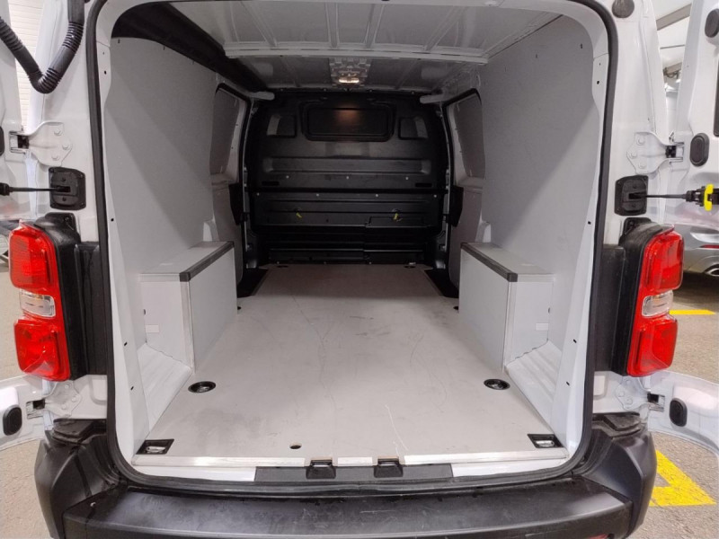 Photo 5 de l'offre de Citroën Jumpy (3) 24158 euros HT XL BHDi 180 EAT8 PACK PREM CONNECT à 28990€ chez Carlyss automobiles Vitré