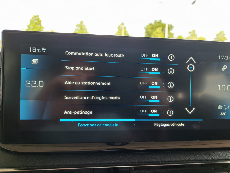 Photo 13 de l'offre de PEUGEOT 3008 (2) BlueHDi 130 S&S EAT8 Allure Pack à 22490€ chez Carlyss automobiles Vitré
