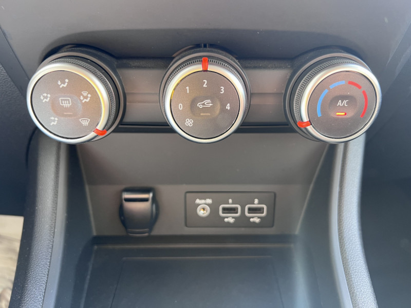 Photo 13 de l'offre de Renault Captur (2) Business Blue dCi 115 à 13990€ chez Carlyss automobiles Vitré