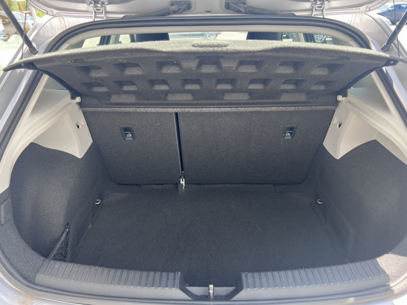 Photo 17 de l'offre de Seat Leon (3) 1.6 TDi 115 S&S Style à 13490€ chez Carlyss automobiles Vitré