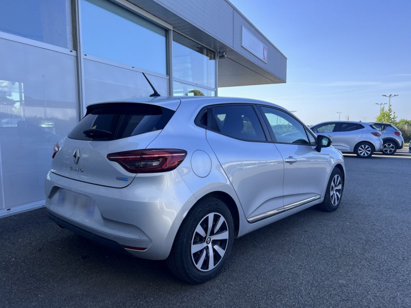 Photo 4 de l'offre de RENAULT Clio (5) Evolution E-Tech hybride 145 à 17490€ chez Carlyss automobiles Vitré