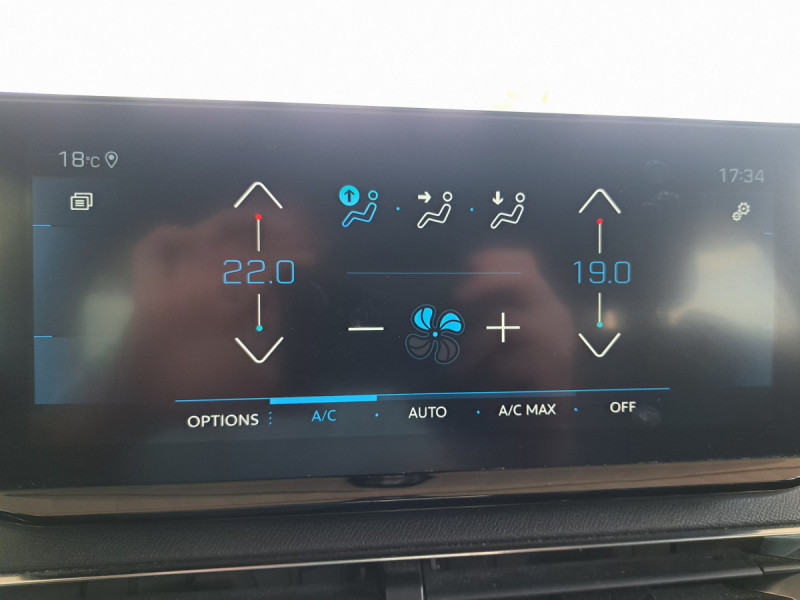 Photo 18 de l'offre de PEUGEOT 3008 (2) BlueHDi 130 S&S EAT8 Allure Pack à 22490€ chez Carlyss automobiles Vitré