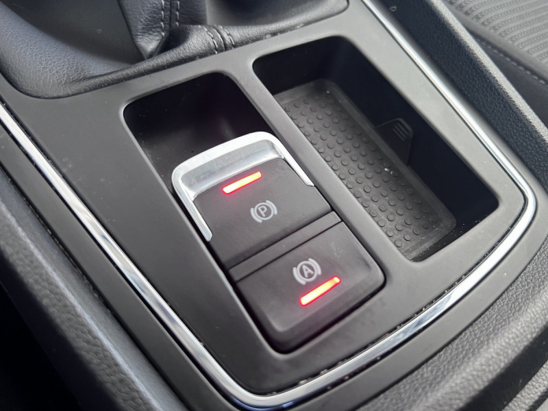 Photo 14 de l'offre de Seat Leon (3) 1.6 TDi 115 S&S Style à 13490€ chez Carlyss automobiles Vitré