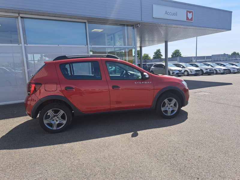 Photo 2 de l'offre de Dacia Sandero (2) Stepway Navy TCe 90 à 9990€ chez Carlyss automobiles Vitré