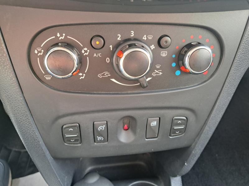 Photo 11 de l'offre de Dacia Sandero (2) Stepway Prestige dCi 90 E6 à 7990€ chez Carlyss automobiles Vitré