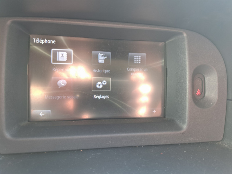 Photo 12 de l'offre de Renault Kangoo Express (2) 11242 euros HT Extra R-Link dCi 110 EDC à 13490€ chez Carlyss automobiles Vitré