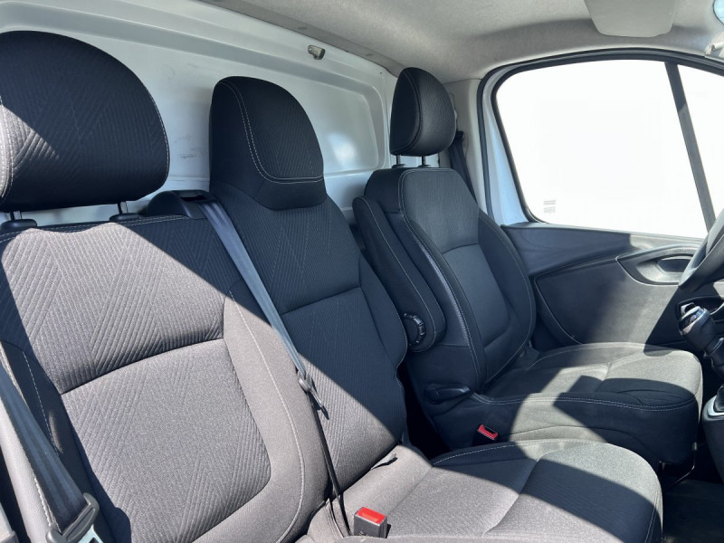 Photo 13 de l'offre de Renault Trafic (3) 15408 euros HT NV FG GCF L1H1 1200 Energy dCi 145 à 18490€ chez Carlyss automobiles Vitré