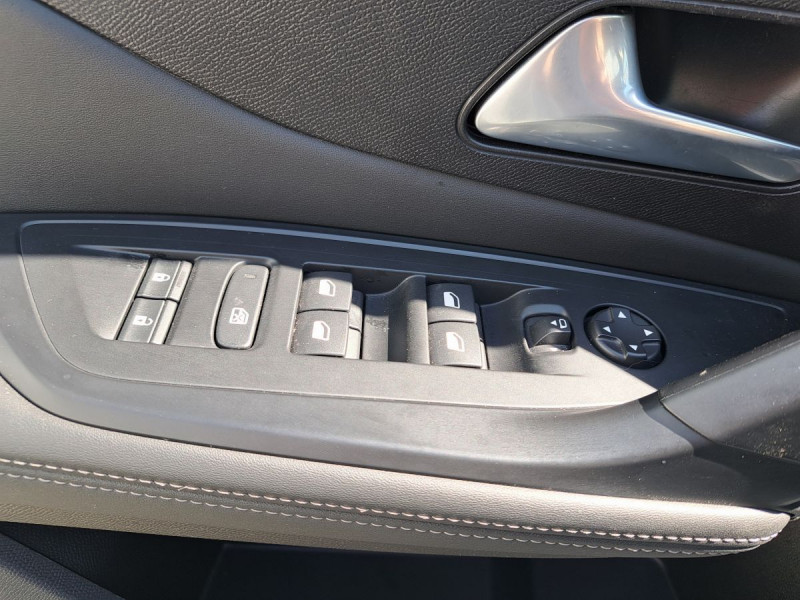 Photo 14 de l'offre de Peugeot 308 (3) 1.5 BLUEHDI 130 AUTO8 ALLURE à 23990€ chez Carlyss automobiles Vitré