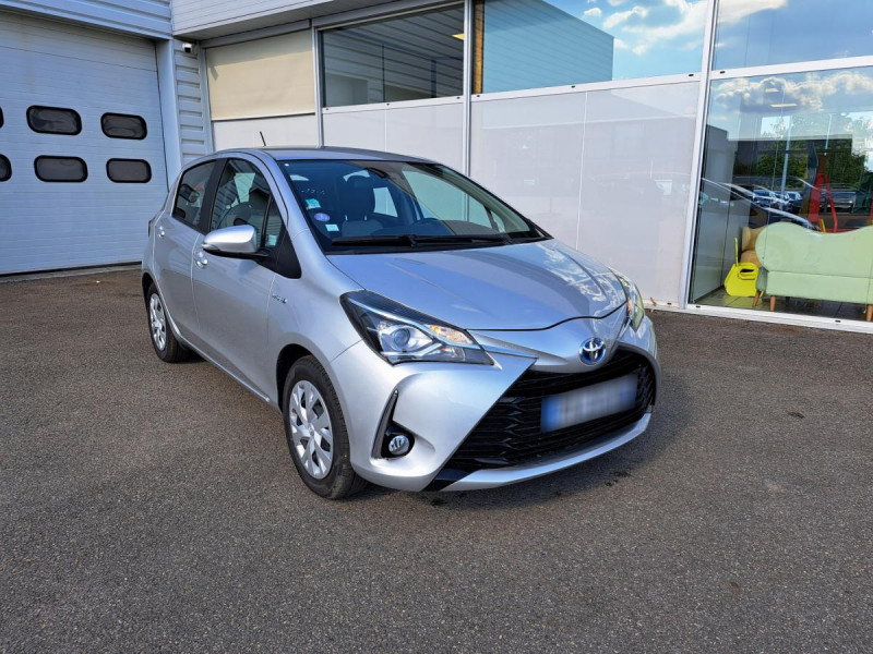 Photo 1 de l'offre de Toyota Yaris Hybride (3) 1.5 VVT-I HYBRID France Business à 14990€ chez Carlyss automobiles Vitré