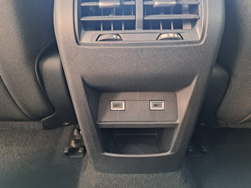 Photo 11 de l'offre de Peugeot 308 (3) 1.5 BLUEHDI 130 AUTO8 ALLURE à 23990€ chez Carlyss automobiles Vitré