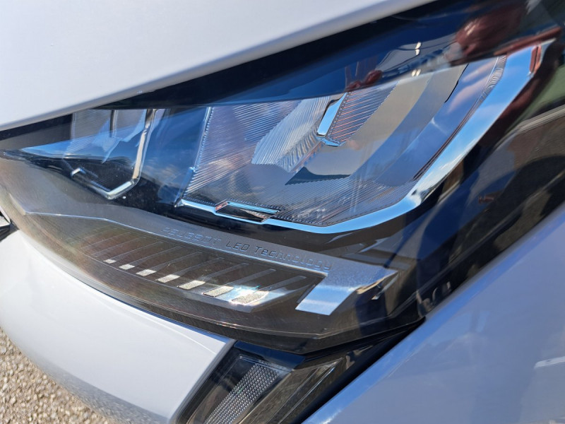 Photo 7 de l'offre de Peugeot 308 (3) 1.5 BLUEHDI 130 AUTO8 ALLURE à 23990€ chez Carlyss automobiles Vitré