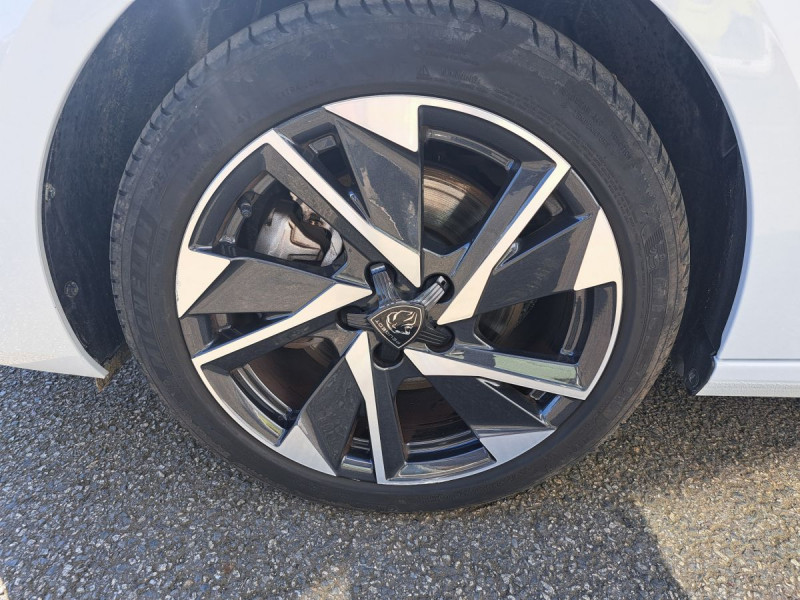 Photo 6 de l'offre de Peugeot 308 (3) 1.5 BLUEHDI 130 AUTO8 ALLURE à 23990€ chez Carlyss automobiles Vitré