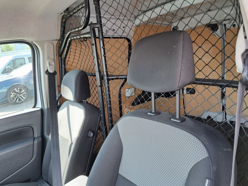 Photo 8 de l'offre de Renault Kangoo Express (2) 11242 euros HT Extra R-Link dCi 110 EDC à 13490€ chez Carlyss automobiles Vitré