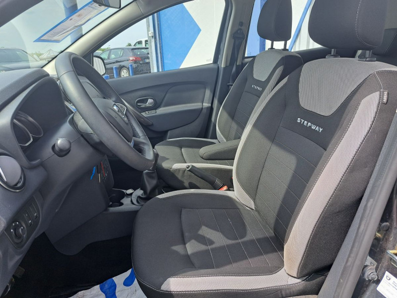 Photo 6 de l'offre de Dacia Sandero (2) Stepway Navy TCe 90 à 9990€ chez Carlyss automobiles Vitré