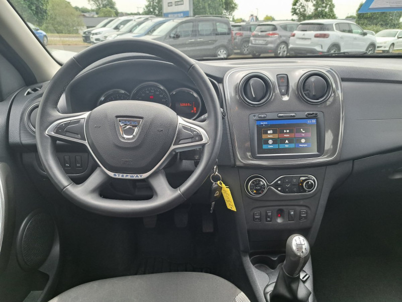 Photo 5 de l'offre de Dacia Sandero (2) Stepway Navy TCe 90 à 11790€ chez Carlyss automobiles Vitré