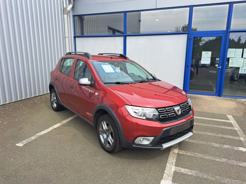 Photo 1 de l'offre de Dacia Sandero (2) Stepway Navy TCe 90 à 11790€ chez Carlyss automobiles Vitré
