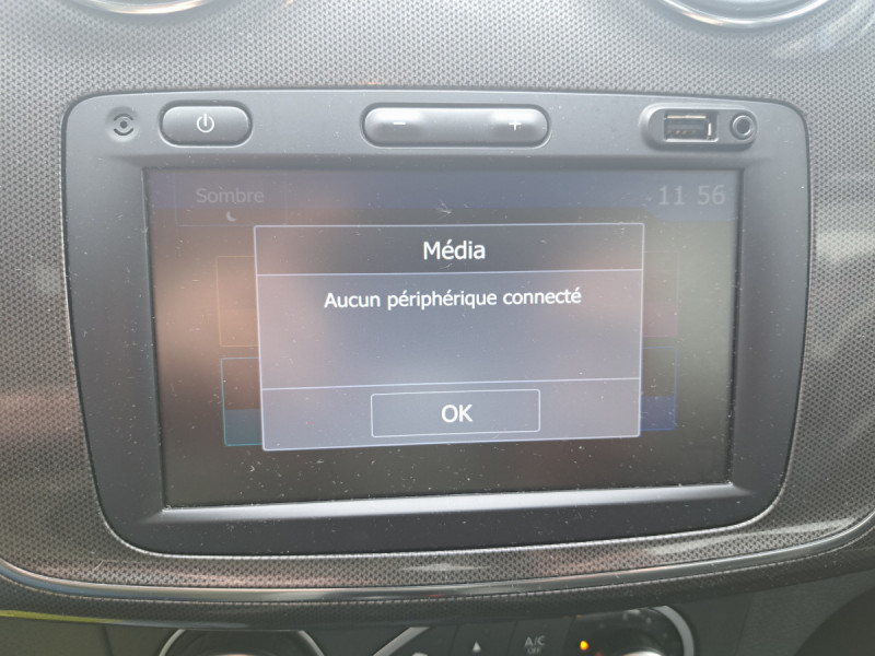 Photo 11 de l'offre de Dacia Sandero (2) Stepway Navy TCe 90 à 11790€ chez Carlyss automobiles Vitré