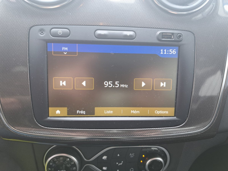 Photo 10 de l'offre de Dacia Sandero (2) Stepway Navy TCe 90 à 11790€ chez Carlyss automobiles Vitré