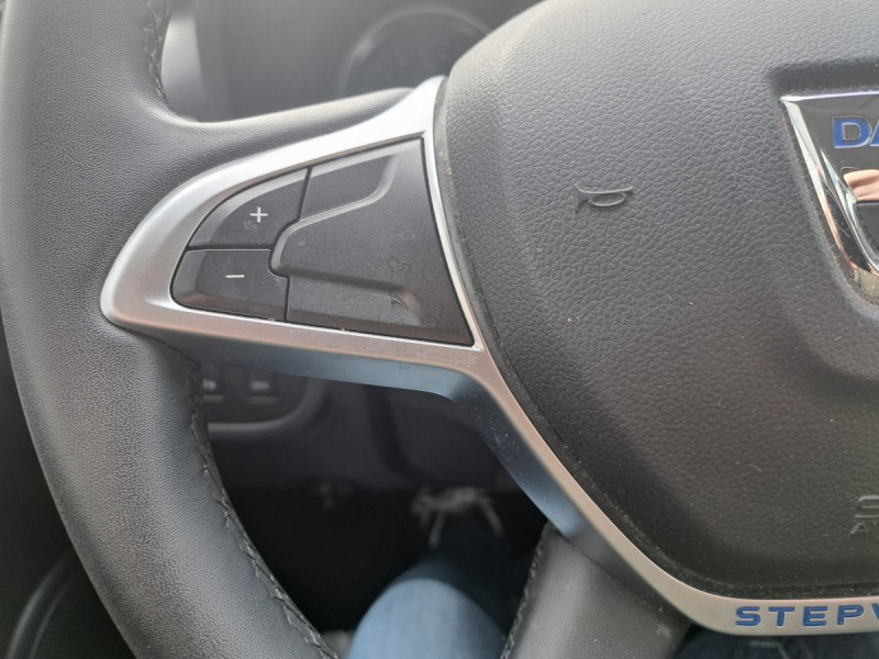 Photo 15 de l'offre de Dacia Sandero (2) Stepway Navy TCe 90 à 9990€ chez Carlyss automobiles Vitré