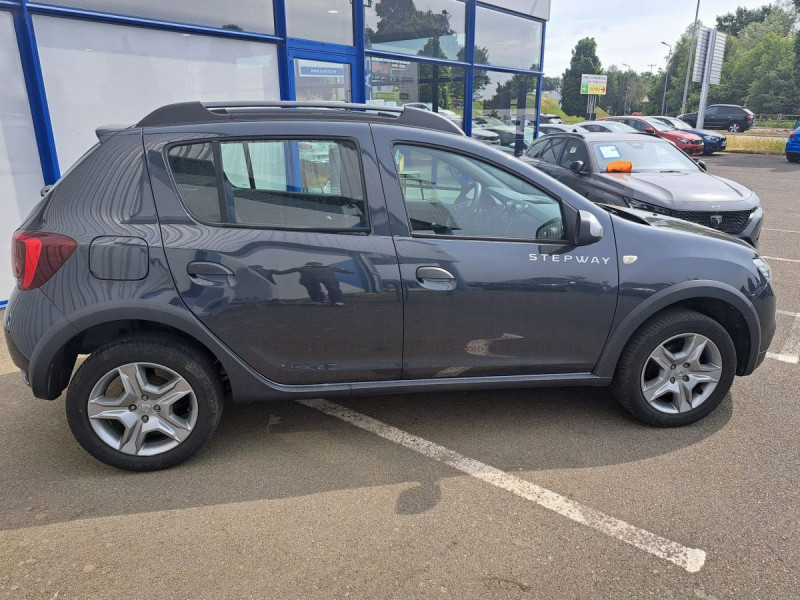 Photo 4 de l'offre de Dacia Sandero (2) Stepway Navy TCe 90 à 9990€ chez Carlyss automobiles Vitré