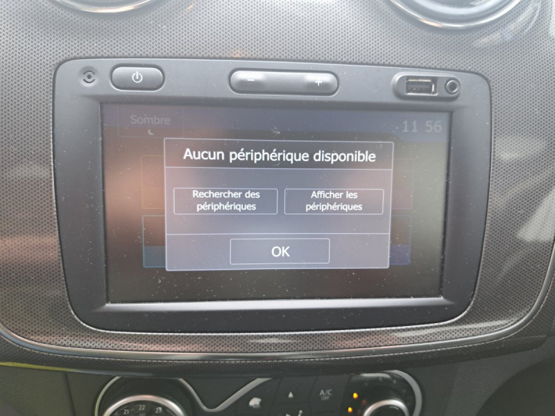 Photo 12 de l'offre de Dacia Sandero (2) Stepway Navy TCe 90 à 11790€ chez Carlyss automobiles Vitré