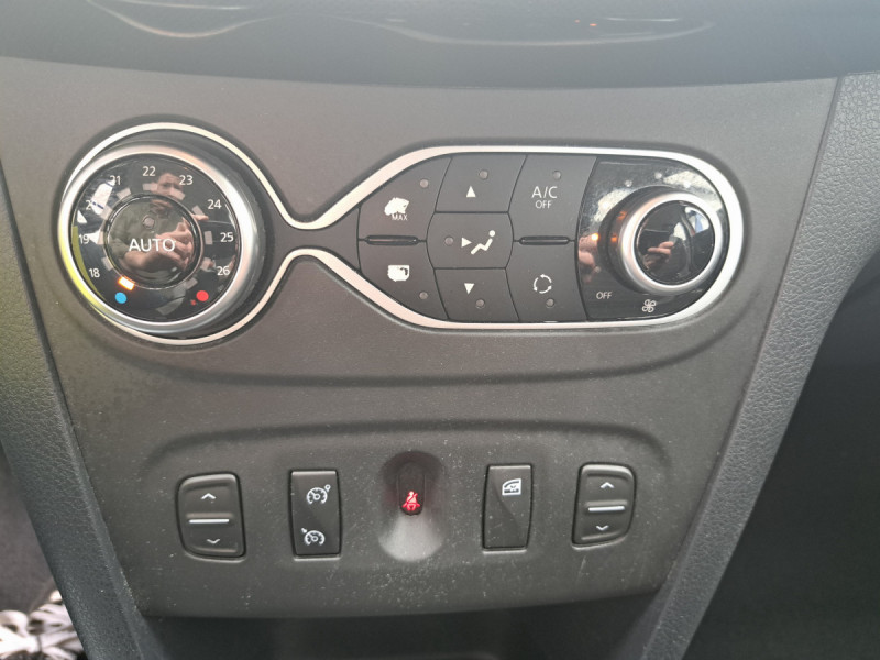 Photo 14 de l'offre de Dacia Sandero (2) Stepway Navy TCe 90 à 11790€ chez Carlyss automobiles Vitré