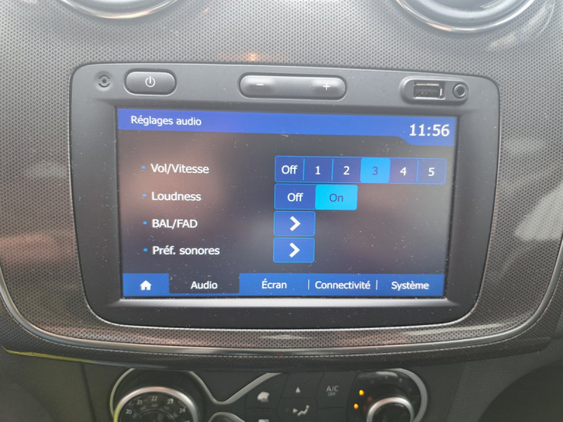 Photo 13 de l'offre de Dacia Sandero (2) Stepway Navy TCe 90 à 11790€ chez Carlyss automobiles Vitré
