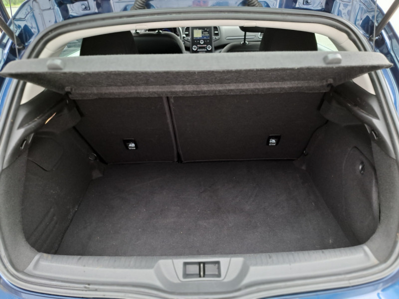 Photo 9 de l'offre de Renault Mégane Berline (4) Business Blue dCi 115 à 13990€ chez Carlyss automobiles Vitré