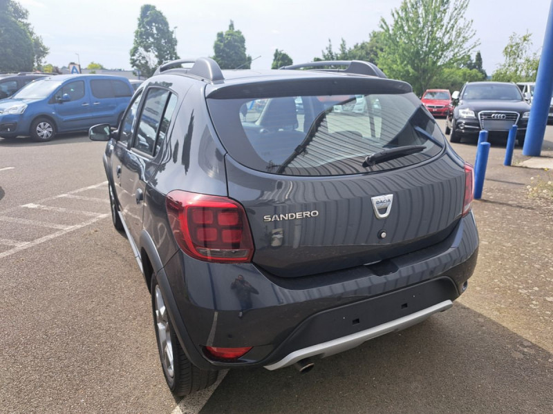 Photo 3 de l'offre de Dacia Sandero (2) Stepway Navy TCe 90 à 9990€ chez Carlyss automobiles Vitré