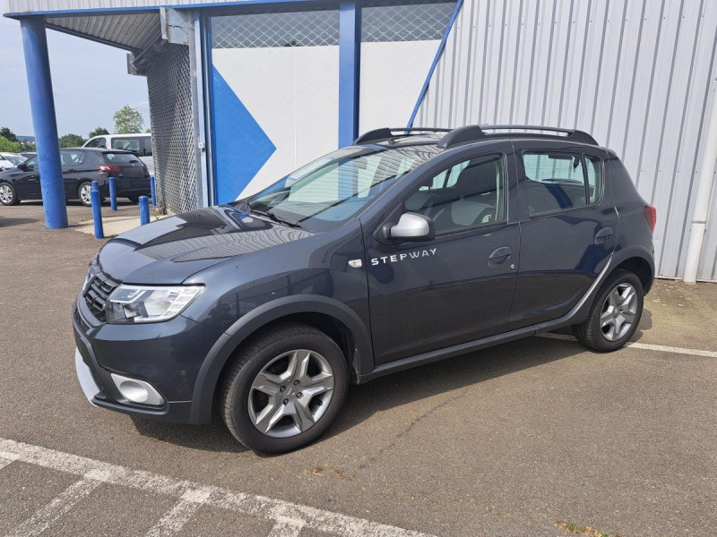 Photo 2 de l'offre de Dacia Sandero (2) Stepway Navy TCe 90 à 9990€ chez Carlyss automobiles Vitré