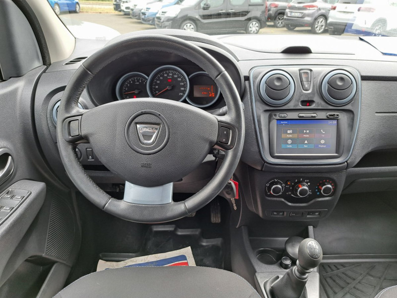 Photo 5 de l'offre de Dacia Lodgy 7 Places Nouveau Stepway dCi 110 E6 à 13490€ chez Carlyss automobiles Vitré