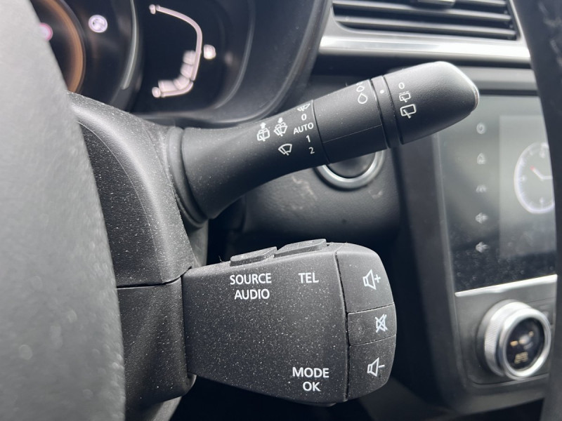 Photo 19 de l'offre de RENAULT Kadjar Business TCe 140 EDC FAP - 21 à 15490€ chez Carlyss automobiles Vitré