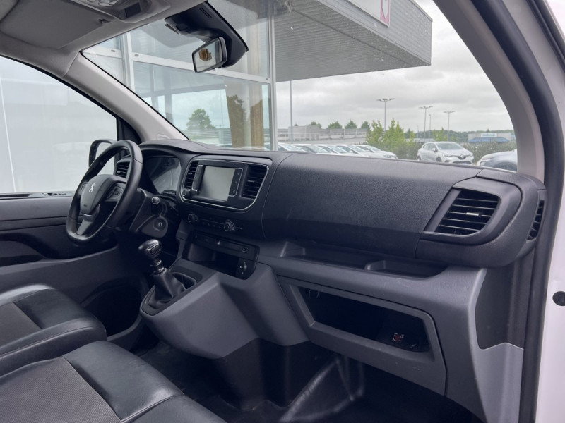 Photo 9 de l'offre de Peugeot Expert (3) 13158 euros HT 1.5 BLUEHDI 120 S&S STANDARD PREMIUM à 15790€ chez Carlyss automobiles Vitré
